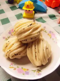 Black sesame rolls