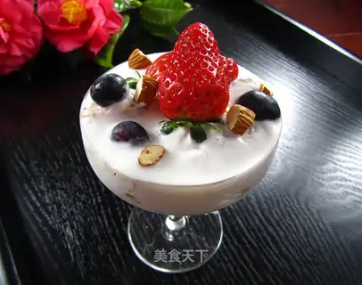 Yogurt fruit cup