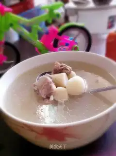 The iron stick is full of chop soup