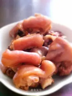 Red burning of pigs' feet