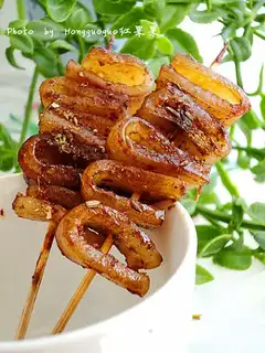 Roasted pig skin