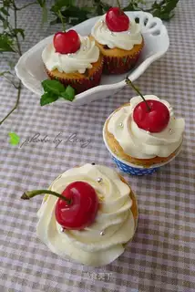 Cherry cupcakes