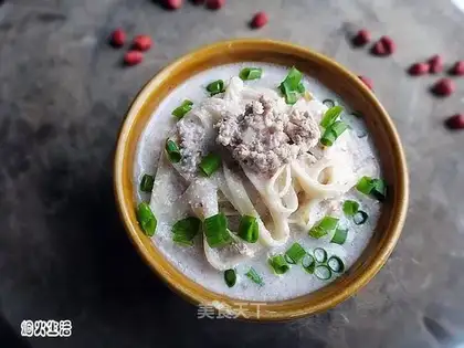 Meatmeal peanut noodles