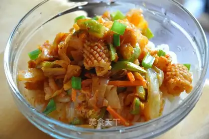 Spicy squid noodles