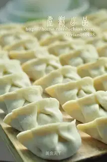 Cream eggs and shrimp dumplings