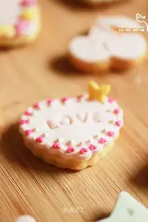 Rolling candy cookies