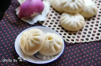 Onion pork bun
