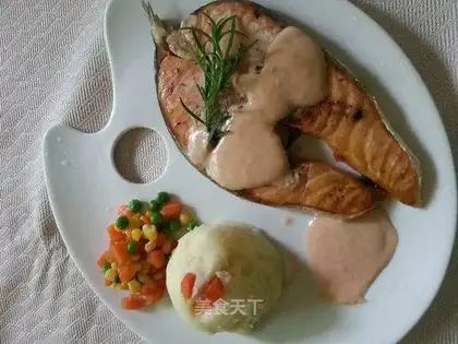 Roasted salmon with mashed potatoes