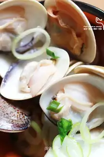 It's steaming clams