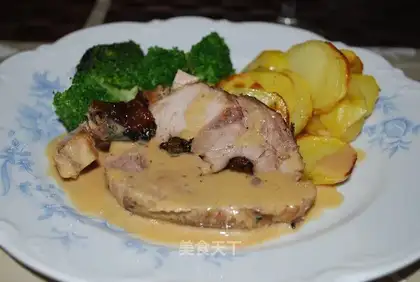 Pork rolls with plum