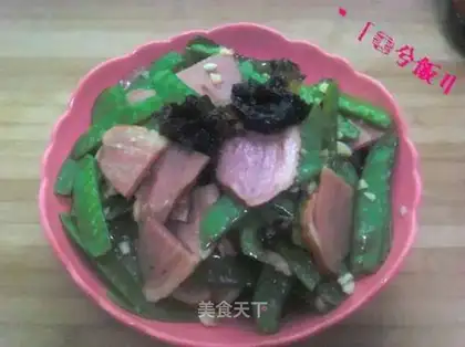 Duck breast meat with peas