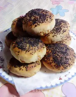 Crispy sesame seed cake