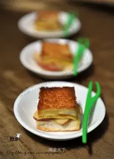 Apple Toast Tower