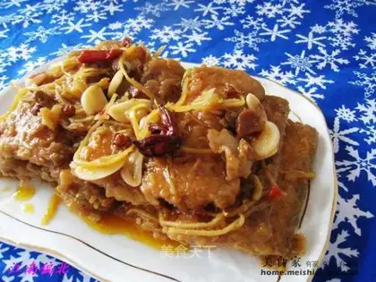 Pan-fried hairtail with roasted noodles