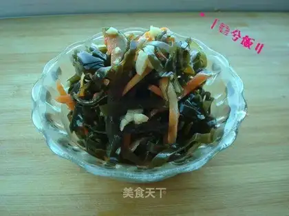 Shredded seaweed with garlic