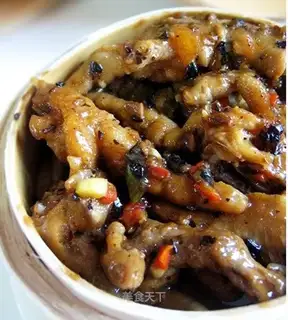 Steamed chicken feet with black bean sauce