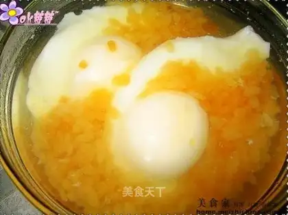 Poached egg with rice stalks
