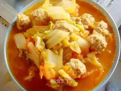 Stewed meat balls with tomato and cabbage