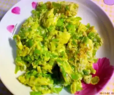 Scrambled eggs with pepper