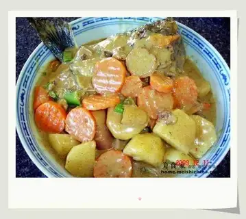 Green curry salmon head