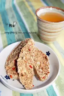 Italian black tea and almond crackers