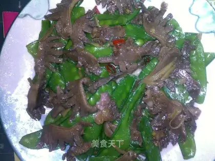 stir-fried chicken offal with lotus beans