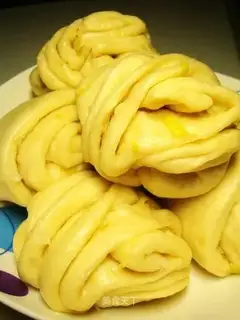 Milk and onion oil roll