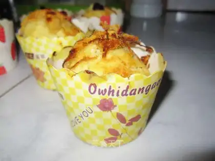 Salty pork floss muffin