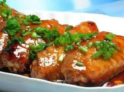 Braised chicken wings
