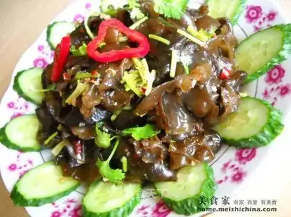 Spicy fragrant black fungus