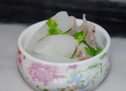 Radish pork bone soup