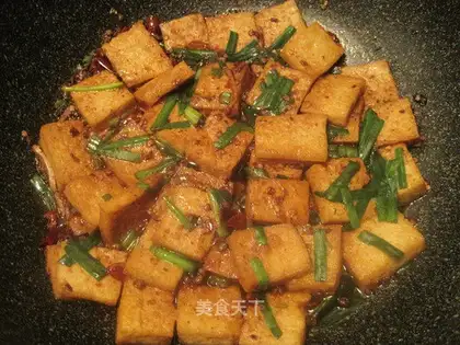 Dried tofu with garlic and leek flavor
