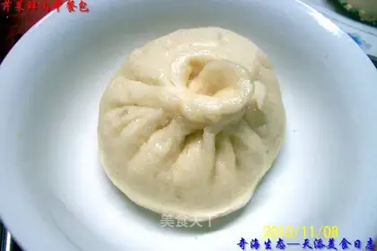 Chinese food buns with celery and fresh meat