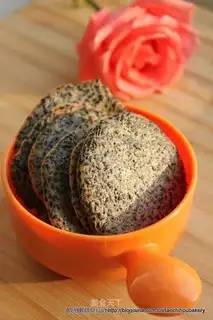 Black sesame crisp cakes