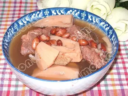 Lotus root and red bean soup