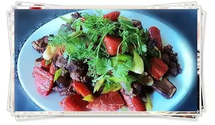 Stewed carrot with pork ribs and mushrooms