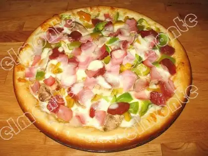 Potato and ham pizza