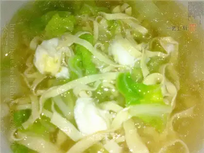 Quail egg soup with cabbage