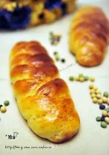 Soymilk pigtail bread