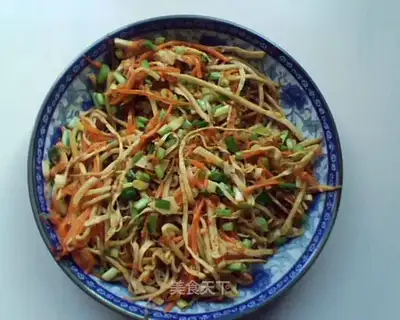stir-fried shredded bamboo shoots with carrot