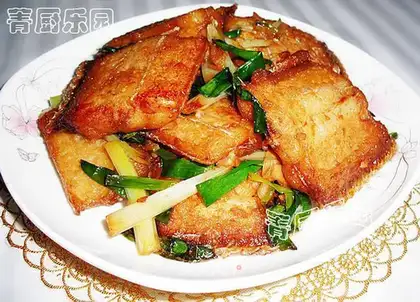 Stewed hairtail with chives