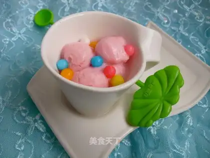 Milk marshmallow ice cream