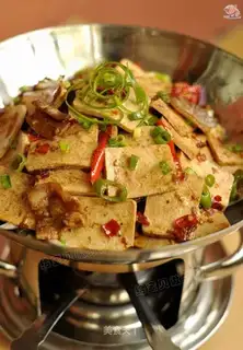A dry pot with tofu