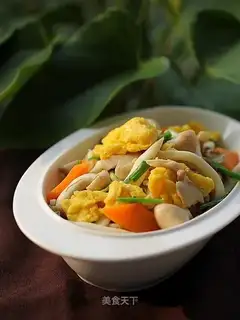 Eggs fried mushrooms