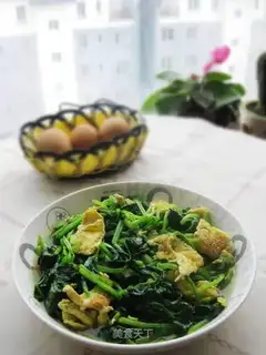 Spinach fried eggs