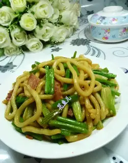 Celery bacon fried noodles