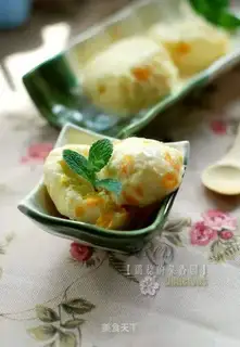 Yogurt mango ice cream