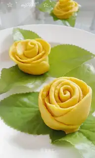 Rose buns