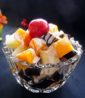 Yogurt fruit salad