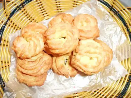 Cream cookies